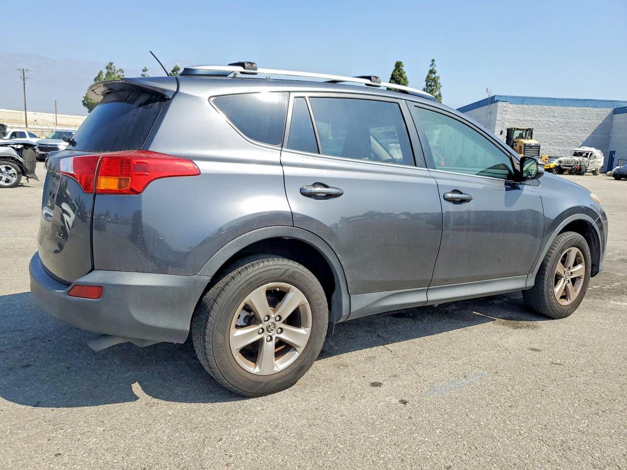 2015 TOYOTA RAV 4 — VIN JTMWFREV7FD079220 — photo 3